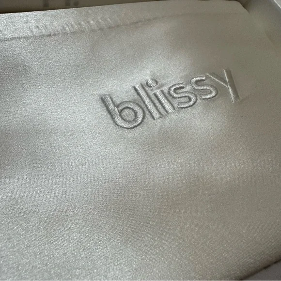 Blissy White Cream Pillowcase - 100% Pure Mulberry Silk